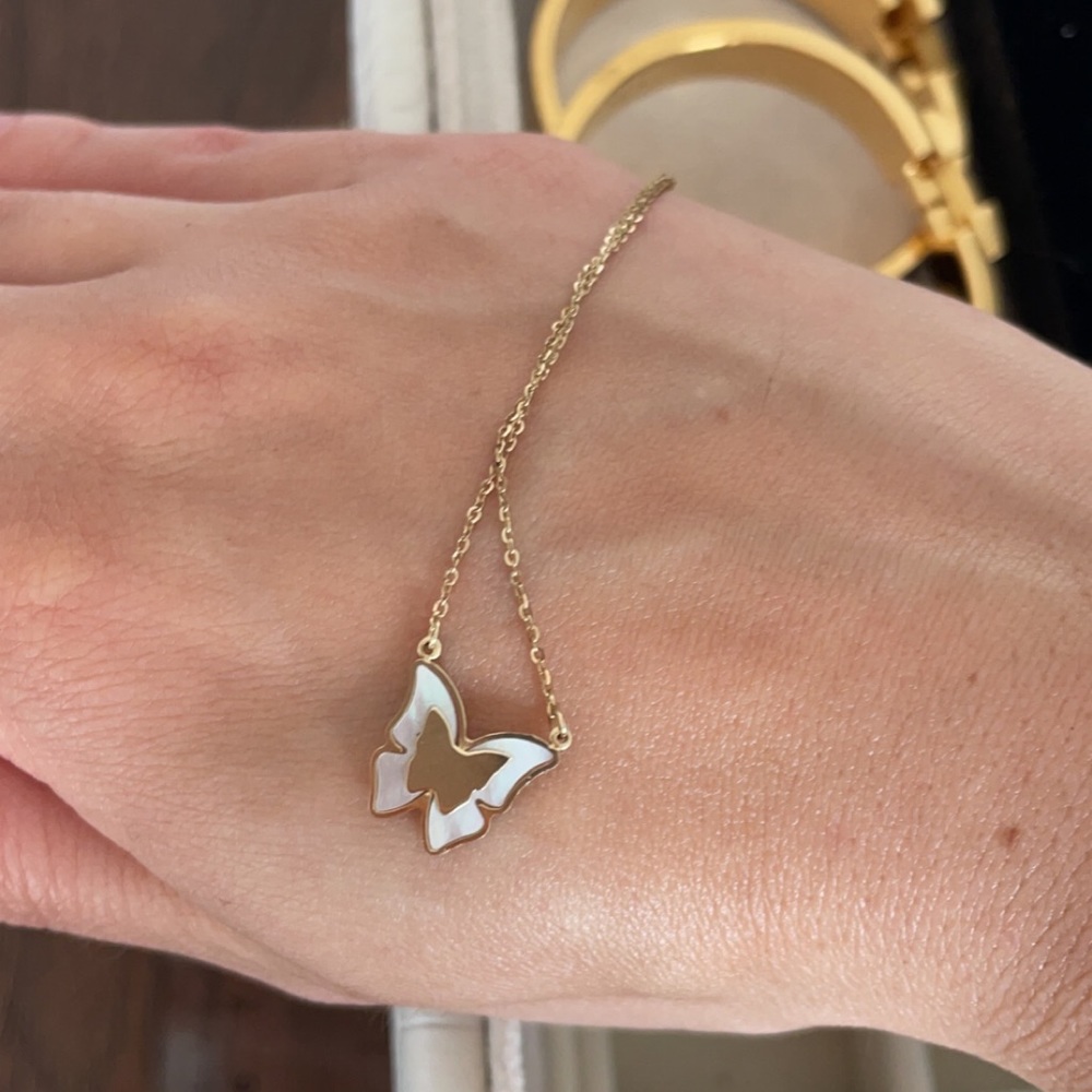 Mother of pearl solid 14k necklace barely worn